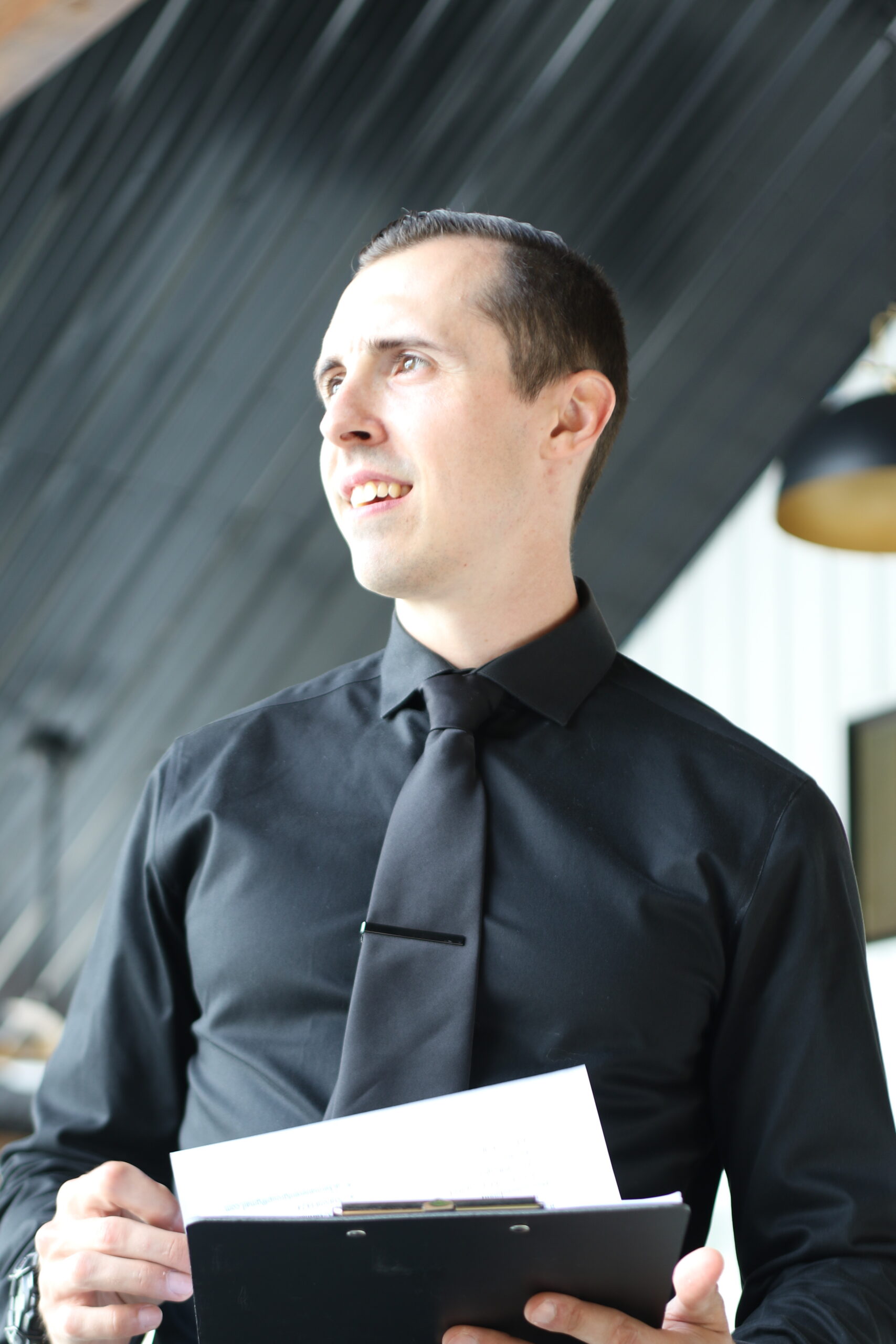 15 Ways A Wedding DJ Reception Timeline Maintains Your Night